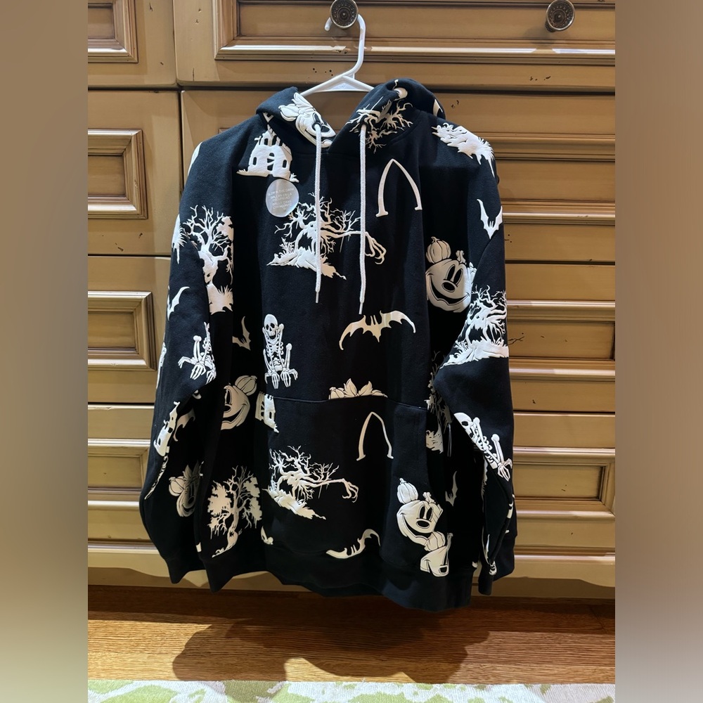 New with tags - Disney - Mickey & Minnie Mouse Halloween Glow-in-the-Dark Hoodie